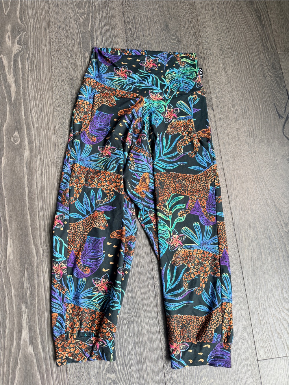 Exotica Jungle Soft to Touch Capri Crop Jogger Size Medium